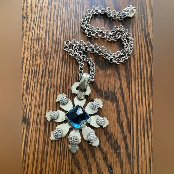 Saphire necklace